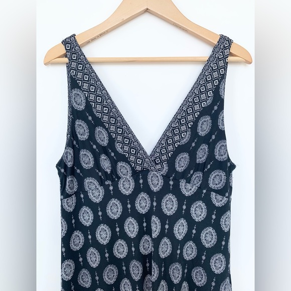 BNWOT Jones New York Boho Flowy Bohemian Navy V-Neck Maxi Sleeveless Dress - Picture 2 of 4